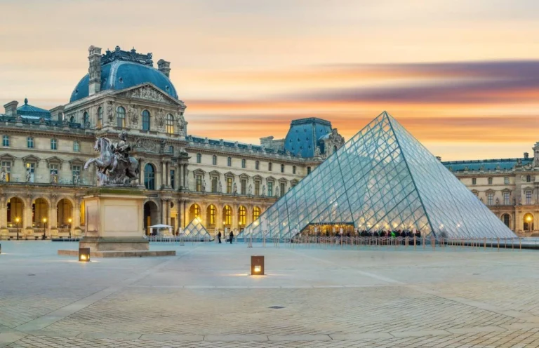 Navigating the Colossus: Tips for Your Louvre Visit
